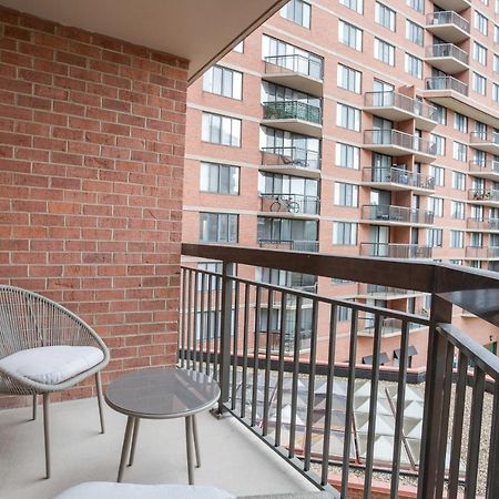 ארלינגטון Modern & Charming Apt With Rooftop @Pentagon City מראה חיצוני תמונה