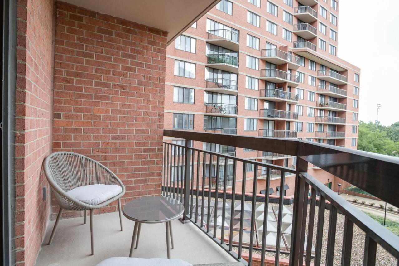 ארלינגטון Modern & Charming Apt With Rooftop @Pentagon City מראה חיצוני תמונה