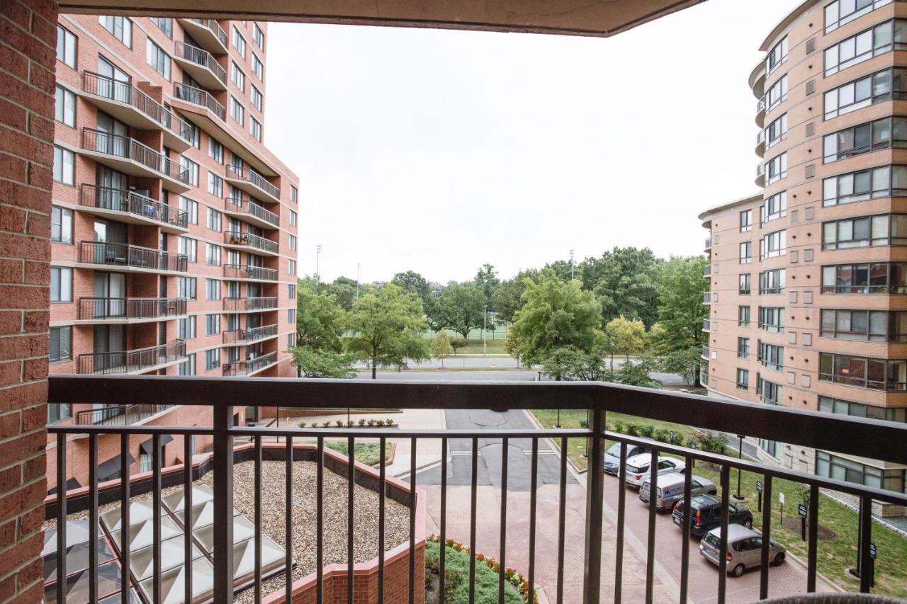 ארלינגטון Modern & Charming Apt With Rooftop @Pentagon City מראה חיצוני תמונה
