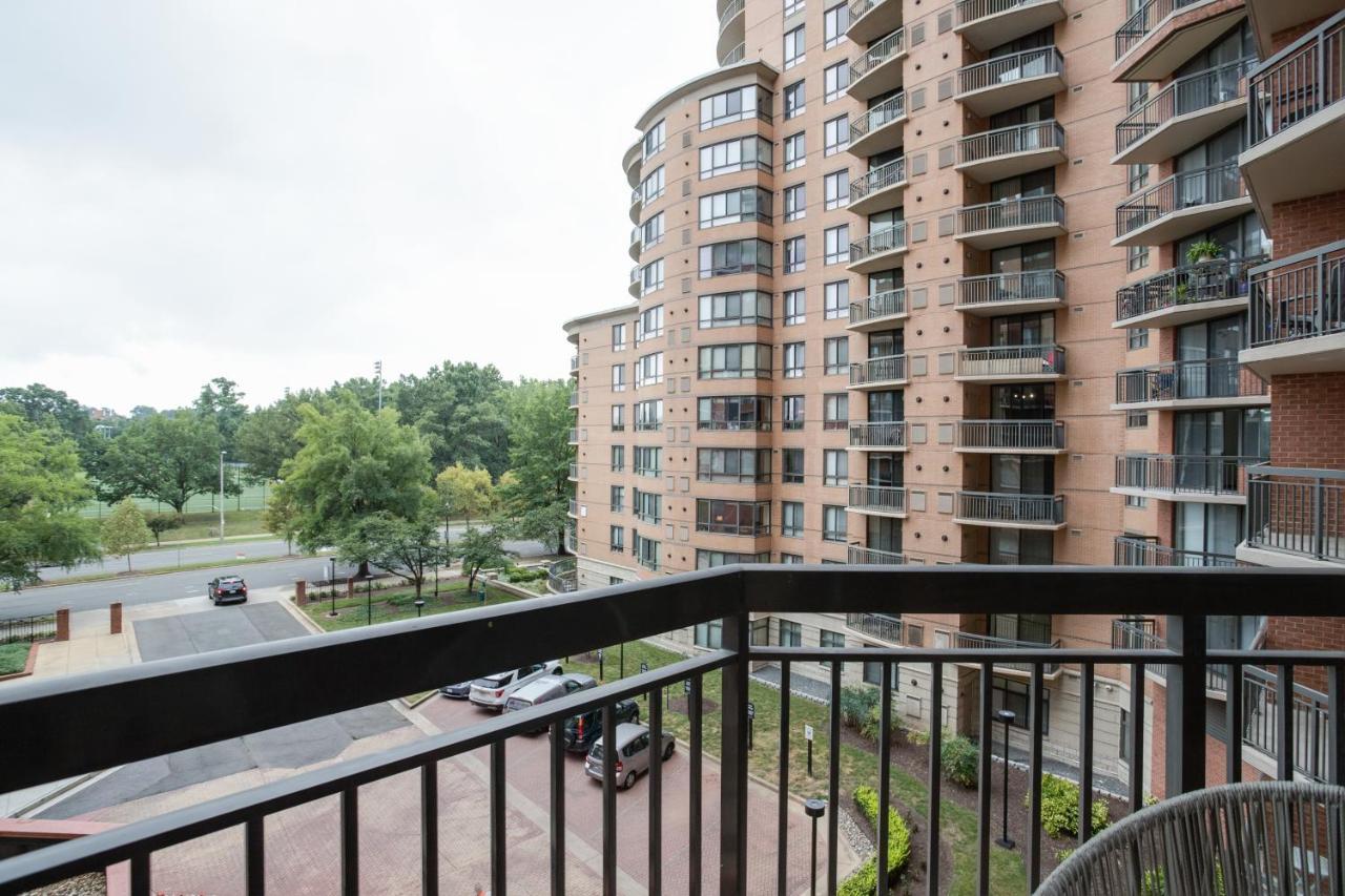 ארלינגטון Modern & Charming Apt With Rooftop @Pentagon City מראה חיצוני תמונה