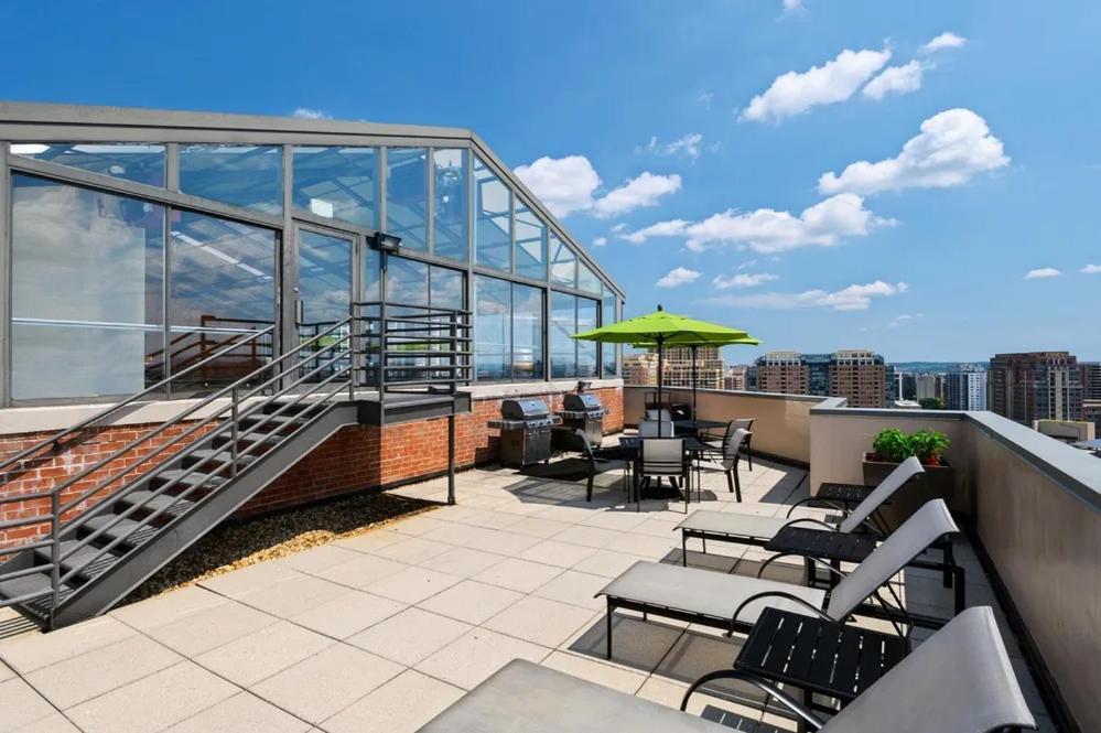 ארלינגטון Modern & Charming Apt With Rooftop @Pentagon City מראה חיצוני תמונה